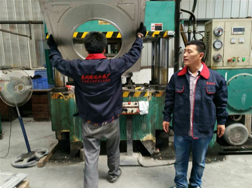壓模機(jī)